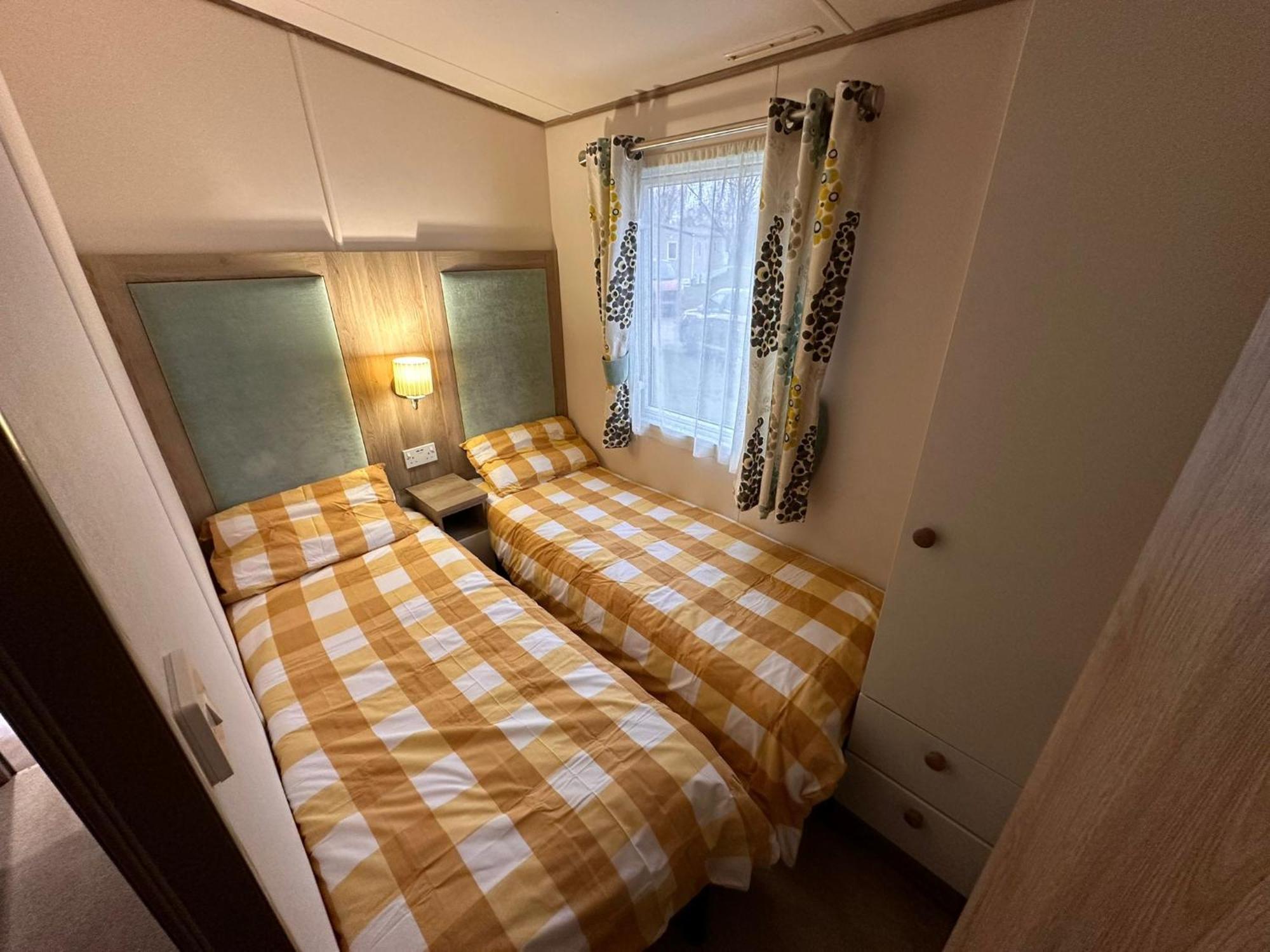Lakes 6 Berth With Bath Apartment