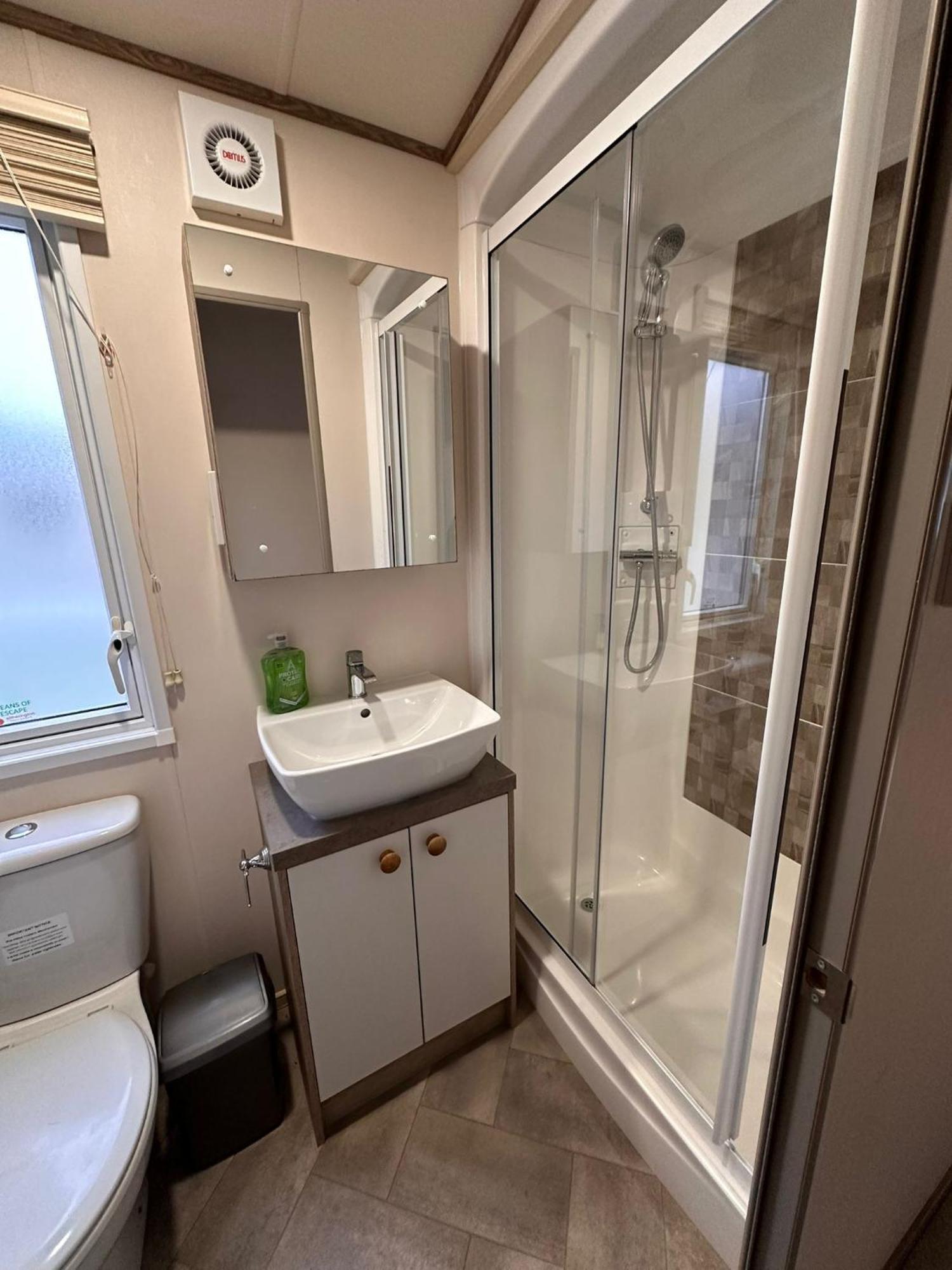 Lakes 6 Berth With Bath *