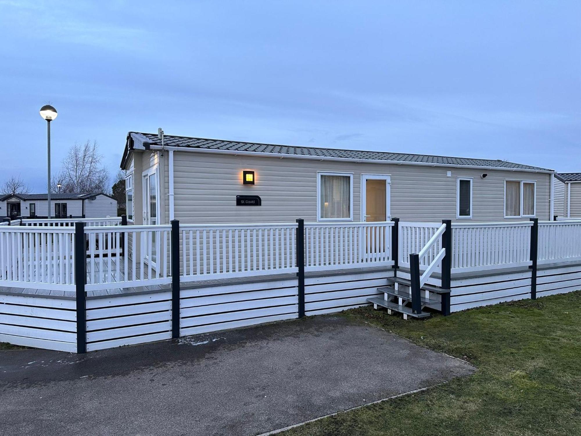 Lakes 6 Berth With Bath Apartment *