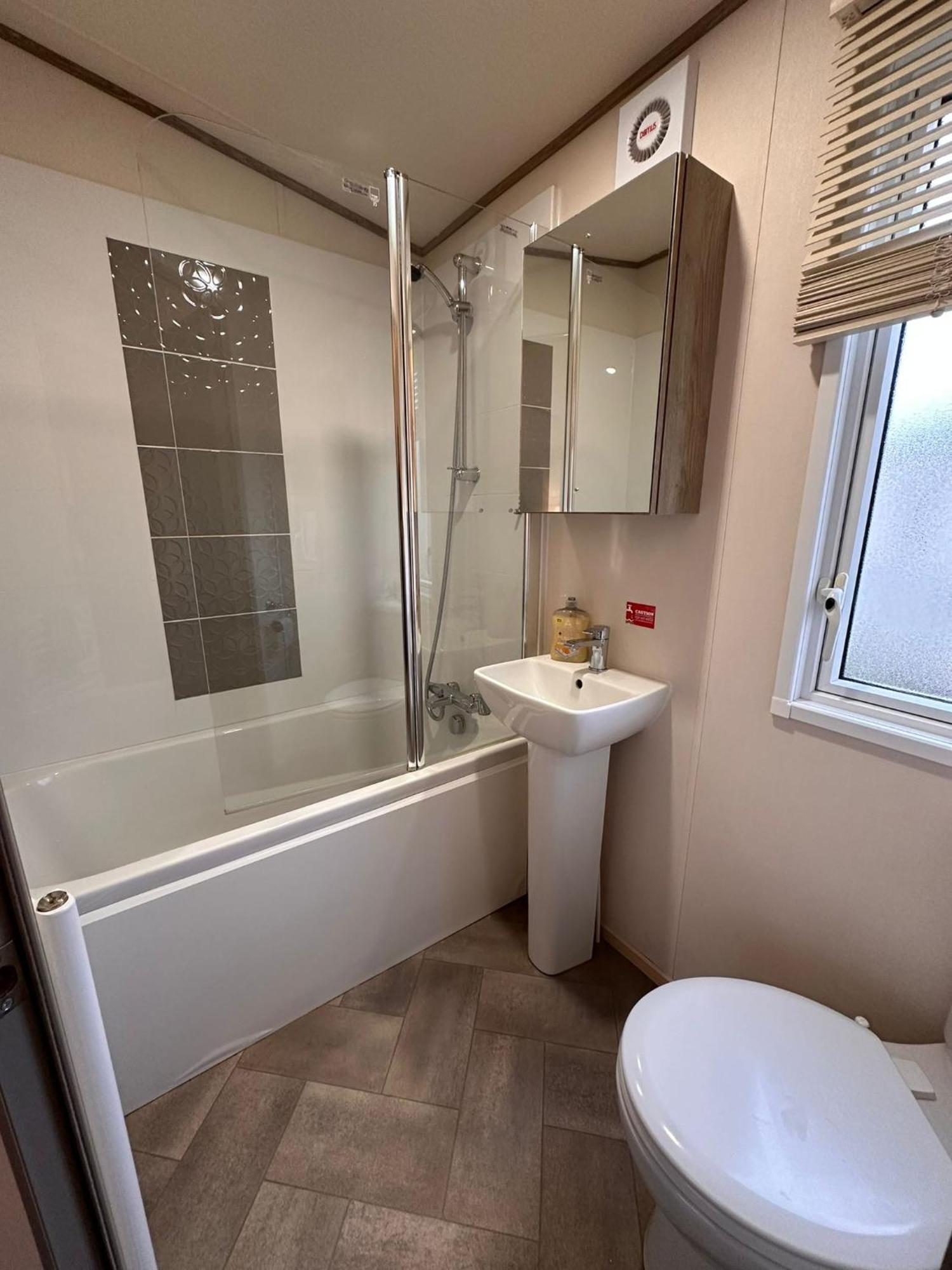 Apartment Lakes 6 Berth With Bath